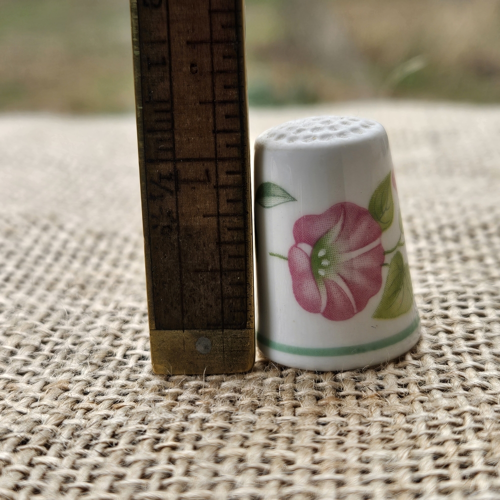 Vintage Royal Worcester Bone China Thimble Pink Floral Made in England - Picture 9 of 9